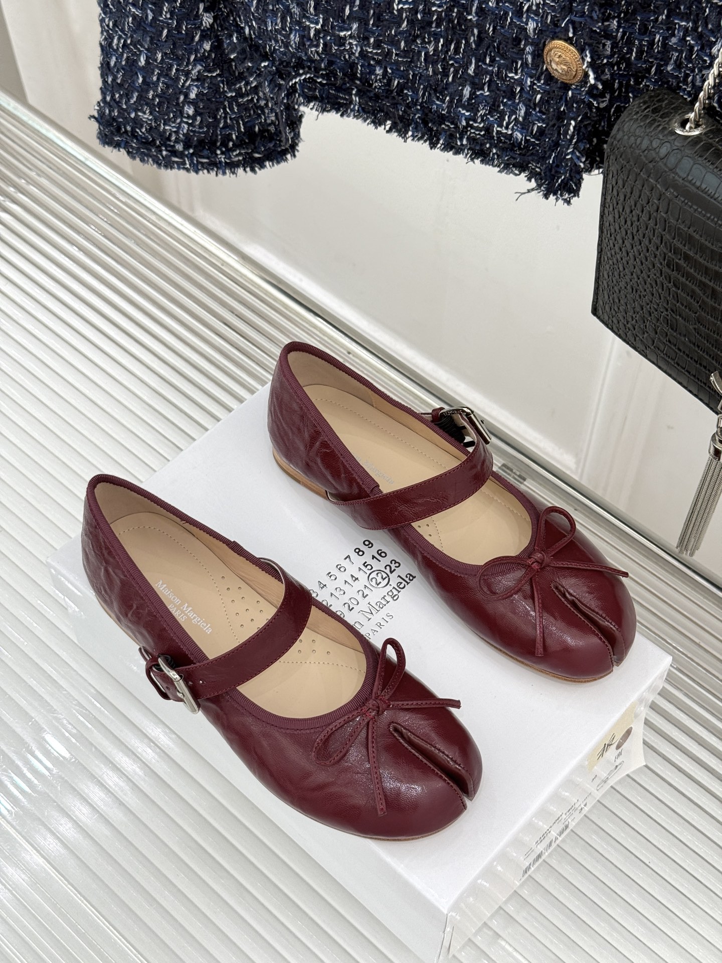 顶版 MaisonMargiela|MM6马吉拉 复古蝴蝶结分趾玛丽珍鞋 蝴蝶结柔化分趾先锋感 经典Tabi辨识度拉满 顶版 MaisonMargiela|MM6马吉拉 复古蝴蝶结分趾玛丽珍鞋 蝴蝶结柔化分趾先锋感 经典Tabi辨识度拉满