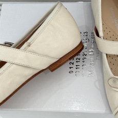 顶版 MaisonMargiela|MM6马吉拉 复古蝴蝶结分趾玛丽珍鞋 蝴蝶结柔化分趾先锋感 经典Tabi辨识度拉满 顶版 MaisonMargiela|MM6马吉拉 复古蝴蝶结分趾玛丽珍鞋 蝴蝶结柔化分趾先锋感 经典Tabi辨识度拉满