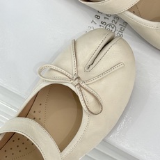 顶版 MaisonMargiela|MM6马吉拉 复古蝴蝶结分趾玛丽珍鞋 蝴蝶结柔化分趾先锋感 经典Tabi辨识度拉满 顶版 MaisonMargiela|MM6马吉拉 复古蝴蝶结分趾玛丽珍鞋 蝴蝶结柔化分趾先锋感 经典Tabi辨识度拉满