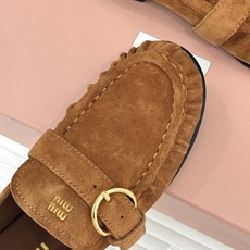 MiuMiu/缪缪26WF新品字母 复古皮带扣乐福鞋 金属扣拉满复古学院感 羊京身细腻有质感 鞋面印标志性logo 一脚 MiuMiu/缪缪26WF新品字母 复古皮带扣乐福鞋 金属扣拉满复古学院感 羊京身细腻有质感 鞋面印标志性logo 一脚