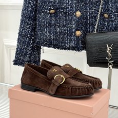 MiuMiu/缪缪26WF新品字母 复古皮带扣乐福鞋 金属扣拉满复古学院感 羊京身细腻有质感 鞋面印标志性logo 一脚 MiuMiu/缪缪26WF新品字母 复古皮带扣乐福鞋 金属扣拉满复古学院感 羊京身细腻有质感 鞋面印标志性logo 一脚