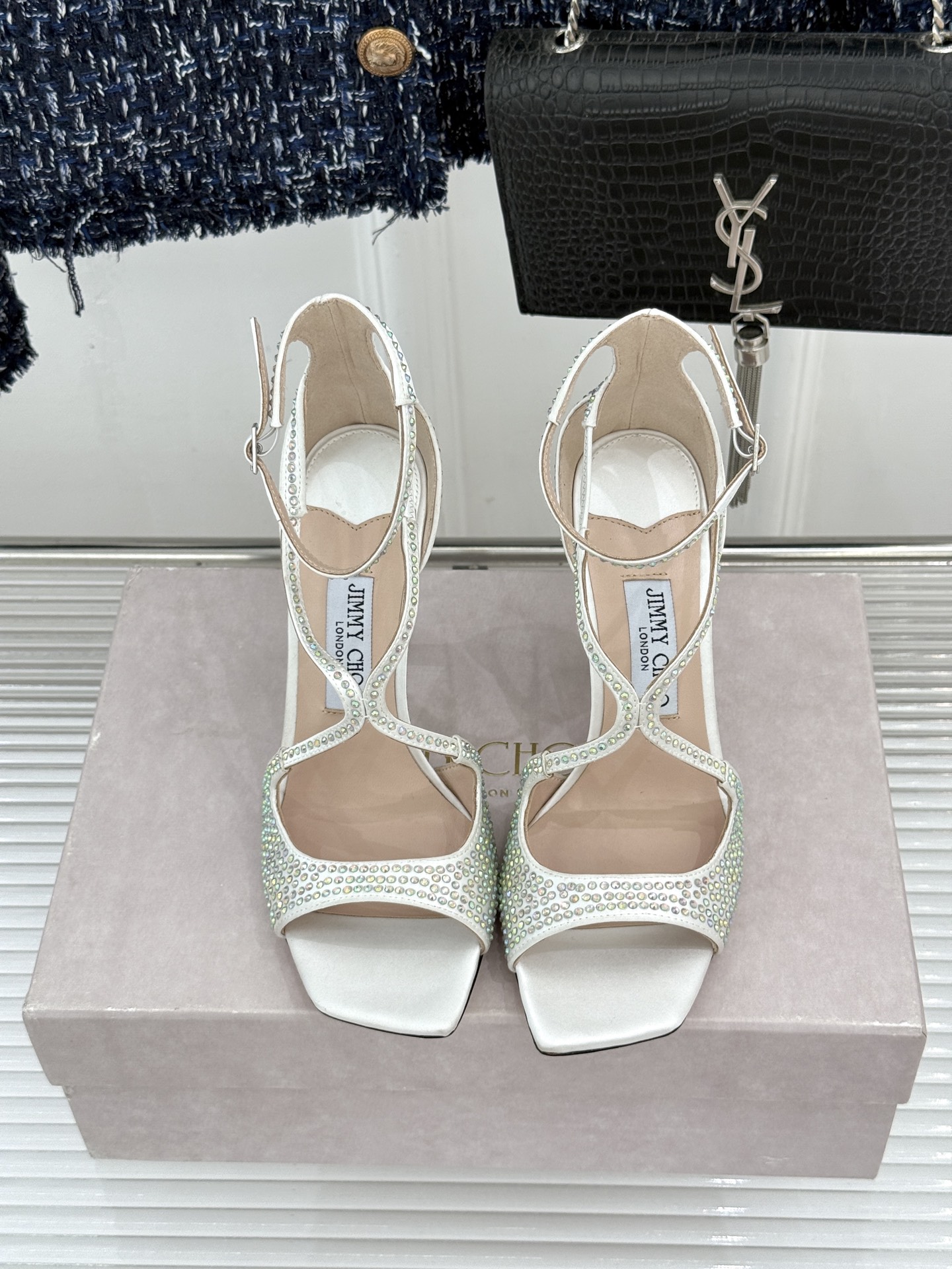 Jimmy Choo/吉米周经典水钻 渐变色露趾鱼嘴高跟凉鞋婚鞋 这款鞋真是婚鞋天花板 水钻渐变超闪耀 鱼嘴露趾衬脚纤细 Jimmy Choo/吉米周经典水钻 渐变色露趾鱼嘴高跟凉鞋婚鞋 这款鞋真是婚鞋天花板 水钻渐变超闪耀 鱼嘴露趾衬脚纤细