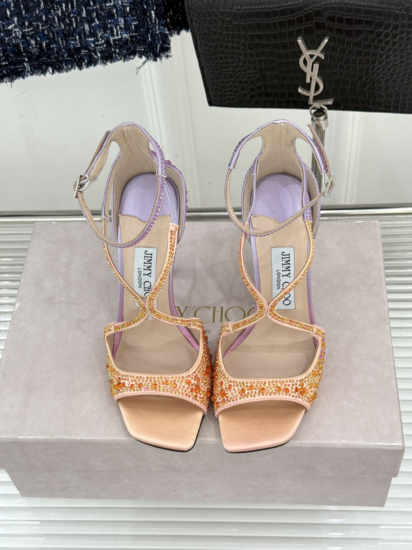 Jimmy Choo/吉米周经典水钻 渐变色露趾鱼嘴高跟凉鞋婚鞋 这款鞋真是婚鞋天花板 水钻渐变超闪耀 鱼嘴露趾衬脚纤细 Jimmy Choo/吉米周经典水钻 渐变色露趾鱼嘴高跟凉鞋婚鞋 这款鞋真是婚鞋天花板 水钻渐变超闪耀 鱼嘴露趾衬脚纤细