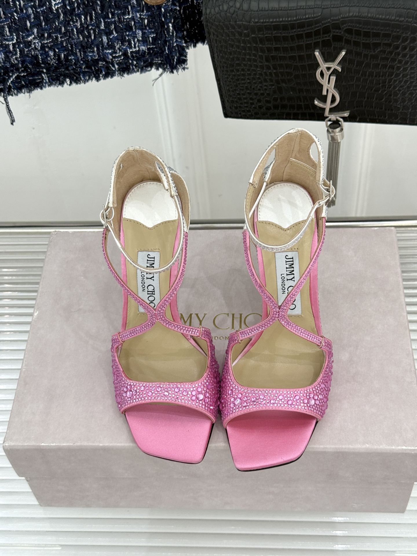 Jimmy Choo/吉米周经典水钻 渐变色露趾鱼嘴高跟凉鞋婚鞋 这款鞋真是婚鞋天花板 水钻渐变超闪耀 鱼嘴露趾衬脚纤细 Jimmy Choo/吉米周经典水钻 渐变色露趾鱼嘴高跟凉鞋婚鞋 这款鞋真是婚鞋天花板 水钻渐变超闪耀 鱼嘴露趾衬脚纤细