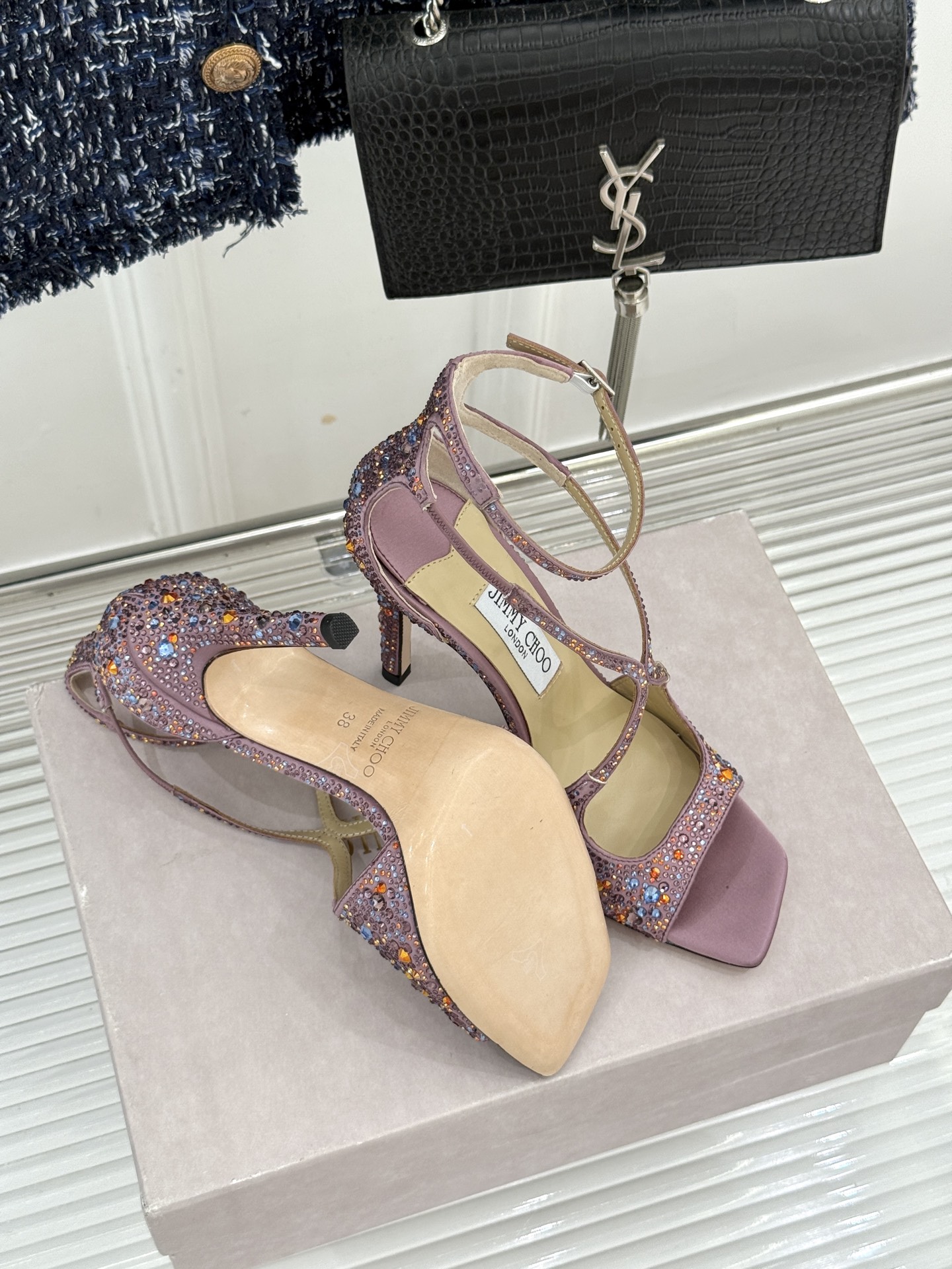 Jimmy Choo/吉米周经典水钻 渐变色露趾鱼嘴高跟凉鞋婚鞋 这款鞋真是婚鞋天花板 水钻渐变超闪耀 鱼嘴露趾衬脚纤细 Jimmy Choo/吉米周经典水钻 渐变色露趾鱼嘴高跟凉鞋婚鞋 这款鞋真是婚鞋天花板 水钻渐变超闪耀 鱼嘴露趾衬脚纤细