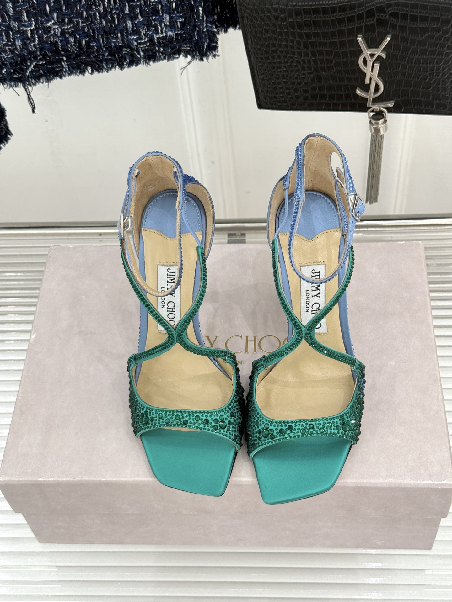 Jimmy Choo/吉米周经典水钻 渐变色露趾鱼嘴高跟凉鞋婚鞋 这款鞋真是婚鞋天花板 水钻渐变超闪耀 鱼嘴露趾衬脚纤细