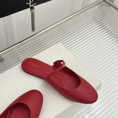 Celine/赛琳26WF新品凯旋门 一字带包头平底半拖拖鞋 凯旋门小标低调又精致 一字带勾勒利落线条 牛皮质感细腻自带 Celine/赛琳26WF新品凯旋门 一字带包头平底半拖拖鞋 凯旋门小标低调又精致 一字带勾勒利落线条 牛皮质感细腻自带