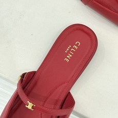 Celine/赛琳26WF新品凯旋门 一字带包头平底半拖拖鞋 凯旋门小标低调又精致 一字带勾勒利落线条 牛皮质感细腻自带 Celine/赛琳26WF新品凯旋门 一字带包头平底半拖拖鞋 凯旋门小标低调又精致 一字带勾勒利落线条 牛皮质感细腻自带