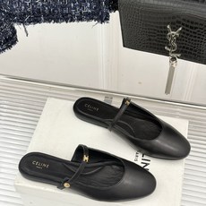 Celine/赛琳26WF新品凯旋门 一字带包头平底半拖拖鞋 凯旋门小标低调又精致 一字带勾勒利落线条 牛皮质感细腻自带 Celine/赛琳26WF新品凯旋门 一字带包头平底半拖拖鞋 凯旋门小标低调又精致 一字带勾勒利落线条 牛皮质感细腻自带