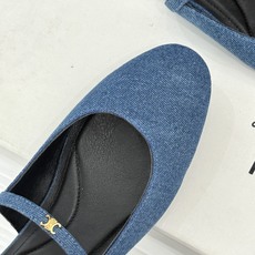 Celine/赛琳26WF新品凯旋门 一字带包头平底半拖拖鞋 凯旋门小标低调又精致 一字带勾勒利落线条 牛皮质感细腻自带 Celine/赛琳26WF新品凯旋门 一字带包头平底半拖拖鞋 凯旋门小标低调又精致 一字带勾勒利落线条 牛皮质感细腻自带