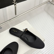 Celine/赛琳26WF新品凯旋门 一字带包头平底半拖拖鞋 凯旋门小标低调又精致 一字带勾勒利落线条 牛皮质感细腻自带 Celine/赛琳26WF新品凯旋门 一字带包头平底半拖拖鞋 凯旋门小标低调又精致 一字带勾勒利落线条 牛皮质感细腻自带