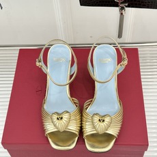 Valentino/华伦天奴26WF新品 露趾爱心编织底坡跟凉鞋 爱心露趾甜到心巴 编织坡跟厚底超显高 软弹脚感暴走也不 Valentino/华伦天奴26WF新品 露趾爱心编织底坡跟凉鞋 爱心露趾甜到心巴 编织坡跟厚底超显高 软弹脚感暴走也不
