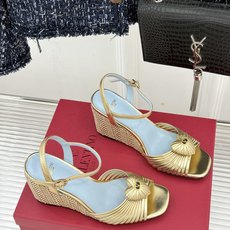 Valentino/华伦天奴26WF新品 露趾爱心编织底坡跟凉鞋 爱心露趾甜到心巴 编织坡跟厚底超显高 软弹脚感暴走也不 Valentino/华伦天奴26WF新品 露趾爱心编织底坡跟凉鞋 爱心露趾甜到心巴 编织坡跟厚底超显高 软弹脚感暴走也不