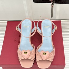 Valentino/华伦天奴26WF新品 露趾爱心编织底坡跟凉鞋 爱心露趾甜到心巴 编织坡跟厚底超显高 软弹脚感暴走也不 Valentino/华伦天奴26WF新品 露趾爱心编织底坡跟凉鞋 爱心露趾甜到心巴 编织坡跟厚底超显高 软弹脚感暴走也不