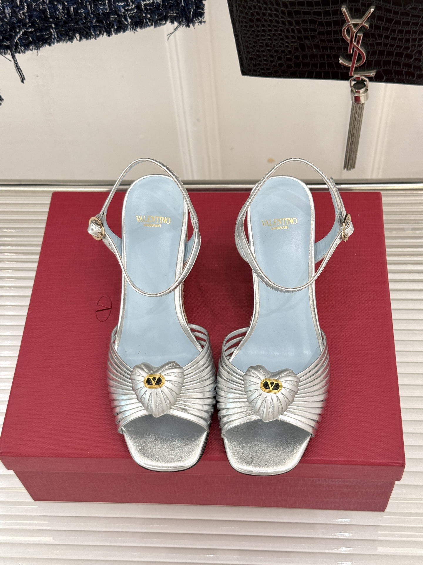 Valentino/华伦天奴26WF新品 露趾爱心编织底坡跟凉鞋 爱心露趾甜到心巴 编织坡跟厚底超显高 软弹脚感暴走也不