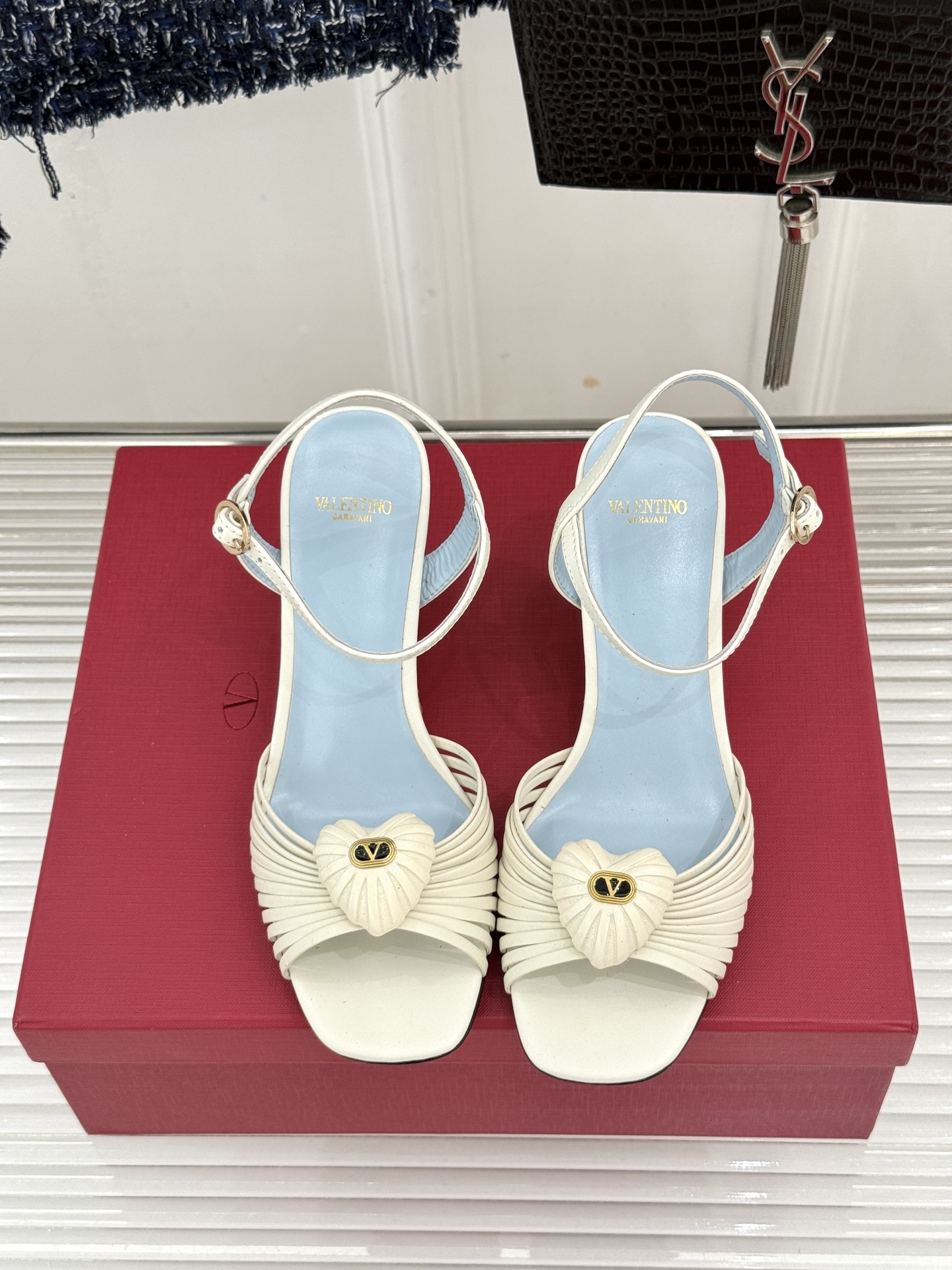 Valentino/华伦天奴26WF新品 露趾爱心编织底坡跟凉鞋 爱心露趾甜到心巴 编织坡跟厚底超显高 软弹脚感暴走也不