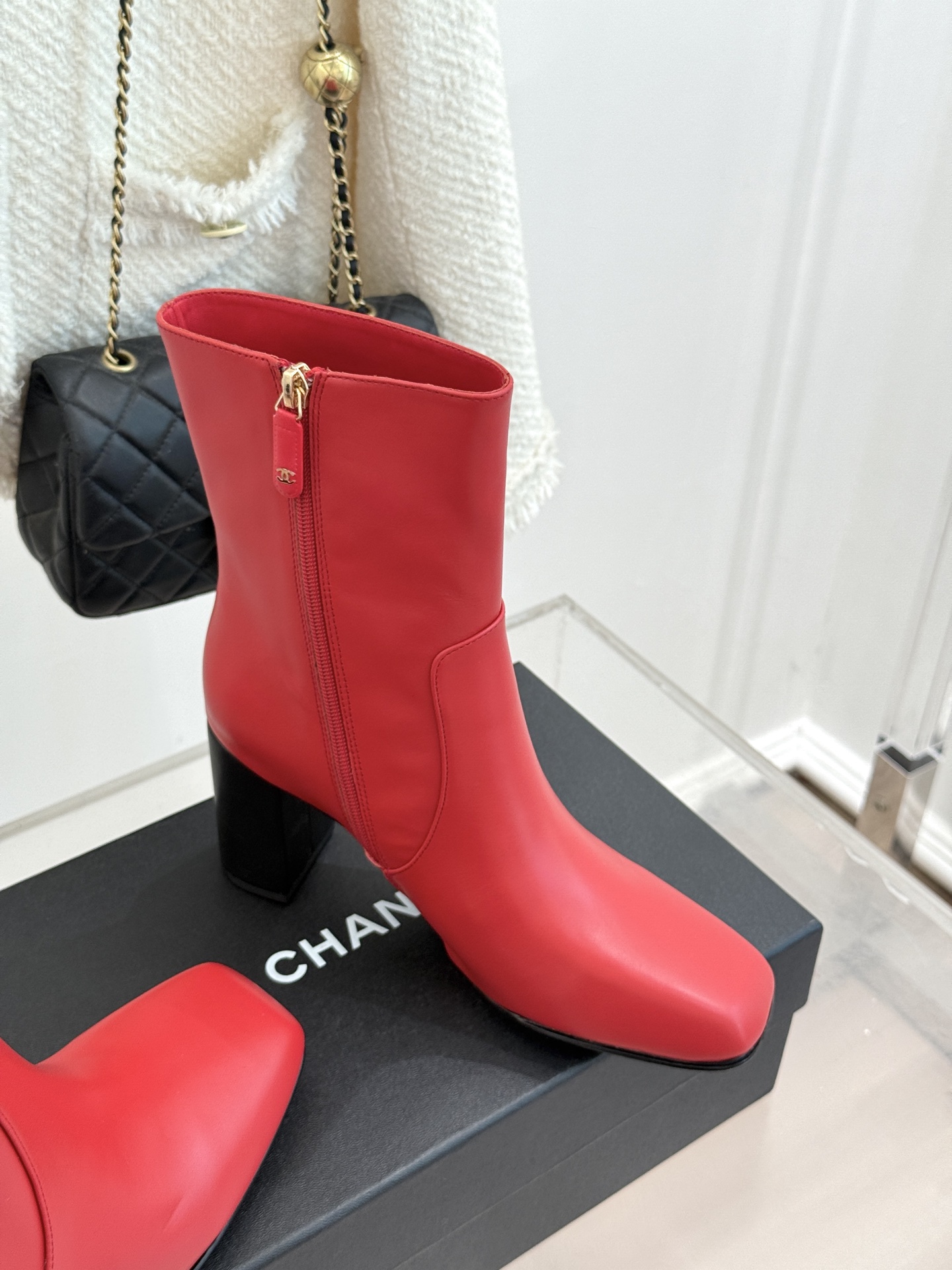 CHANE*｜小香26B新品极简 方头侧拉链粗跟短靴 极简方头勾勒利落线条 高筒靴型修饰腿型比例 粗跟稳当悄悄拔高身形 