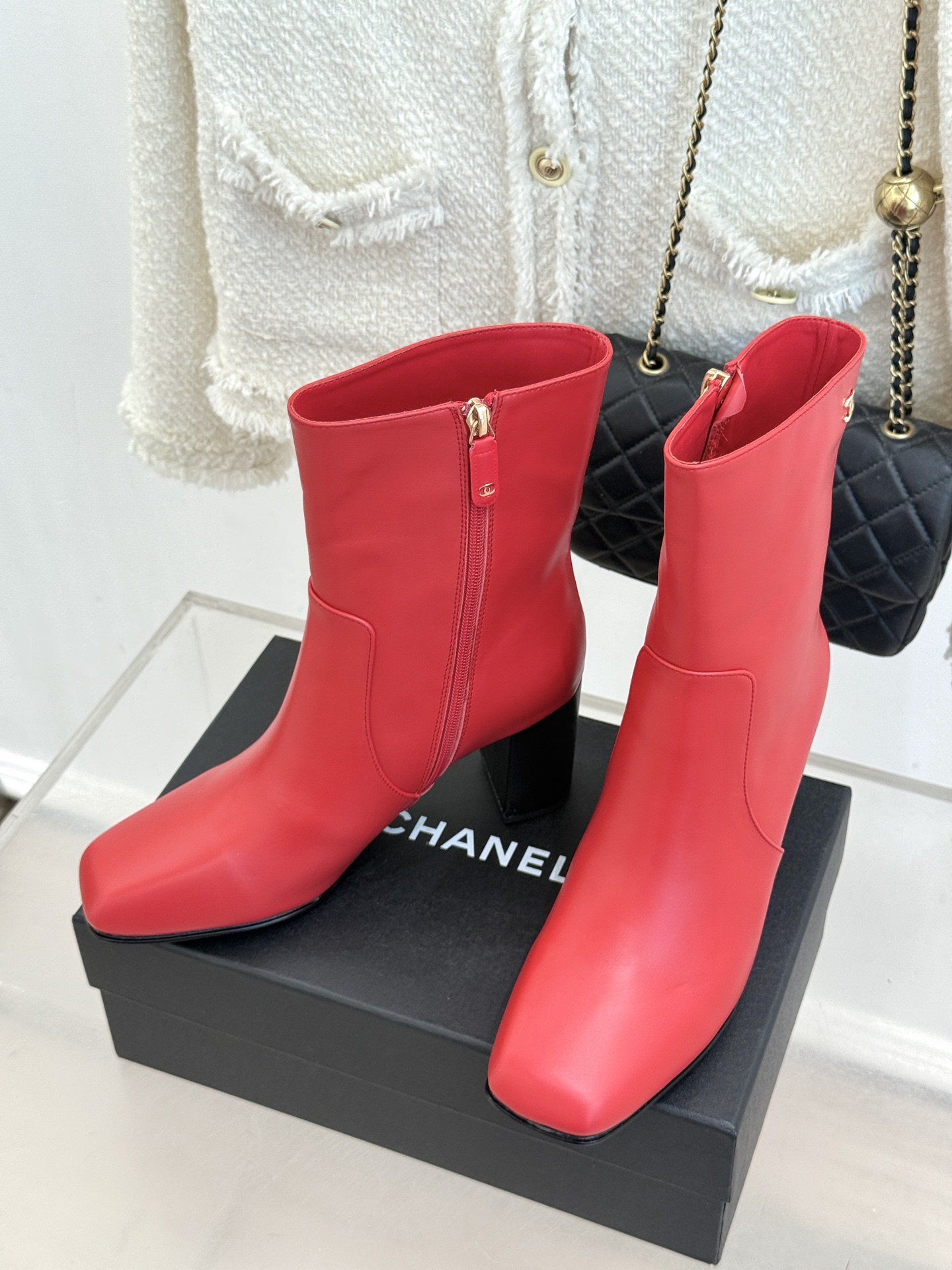 CHANE*｜小香26B新品极简 方头侧拉链粗跟短靴 极简方头勾勒利落线条 高筒靴型修饰腿型比例 粗跟稳当悄悄拔高身形 