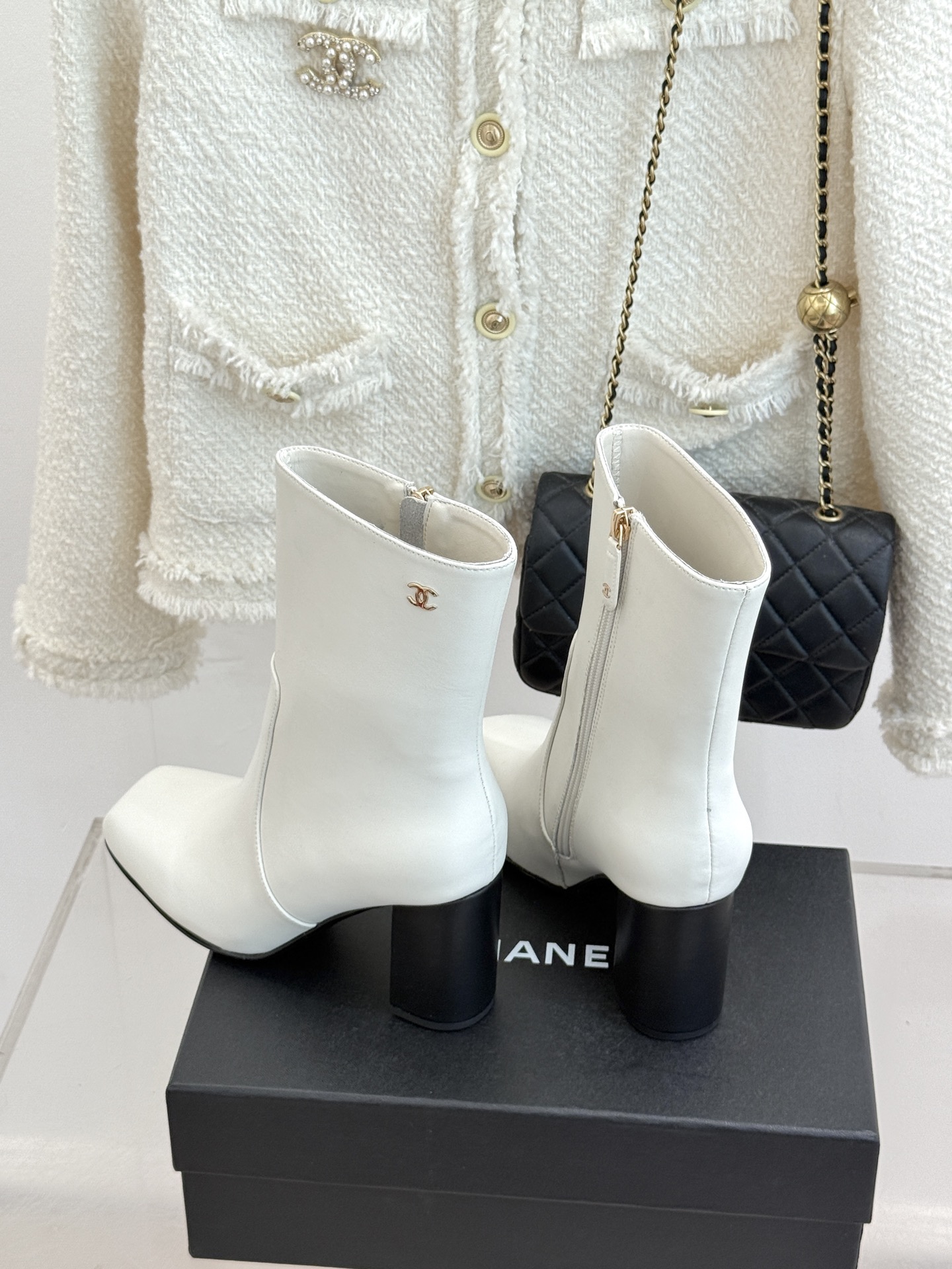 CHANE*｜小香26B新品极简 方头侧拉链粗跟短靴 极简方头勾勒利落线条 高筒靴型修饰腿型比例 粗跟稳当悄悄拔高身形 