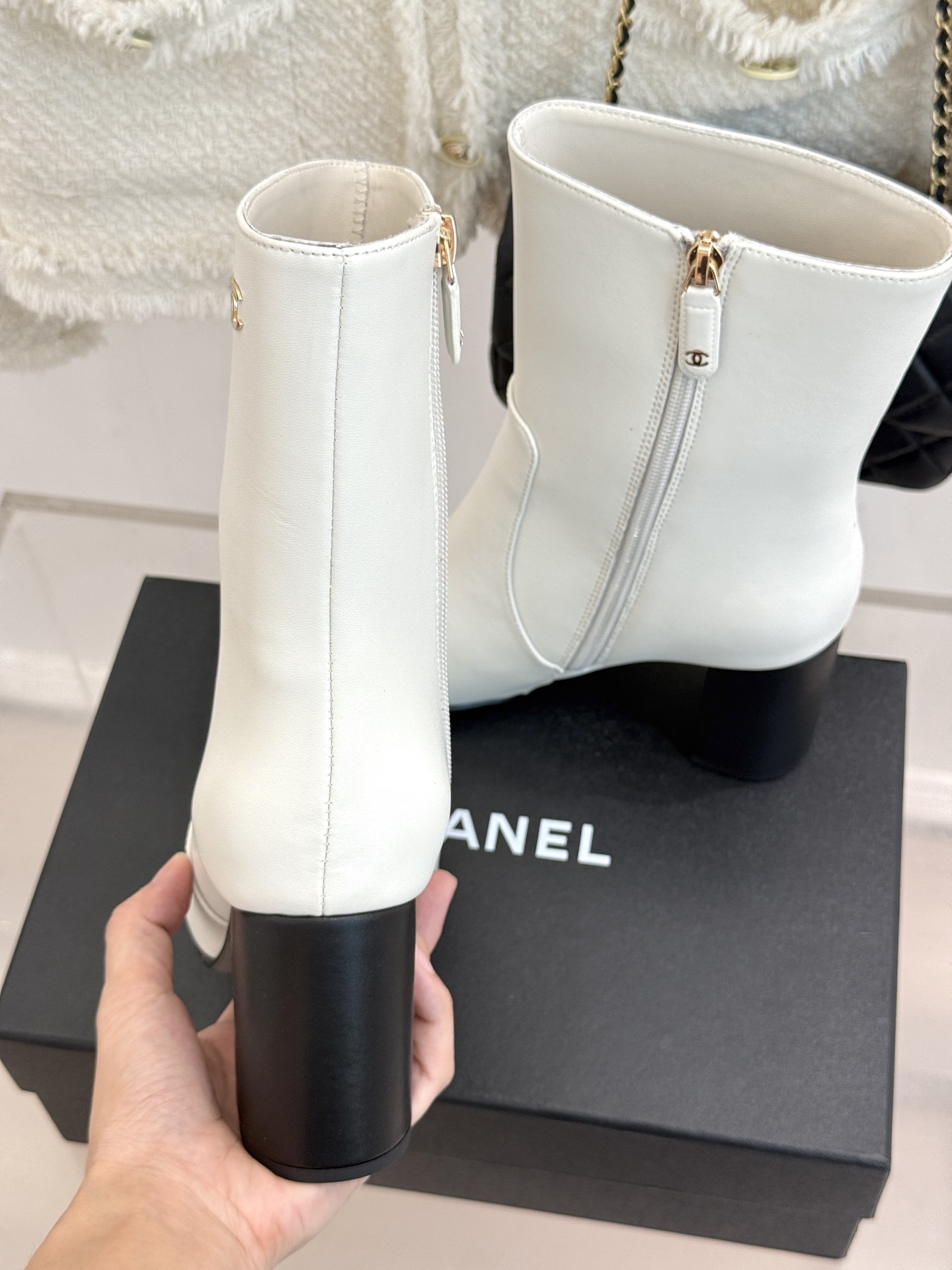 CHANE*｜小香26B新品极简 方头侧拉链粗跟短靴 极简方头勾勒利落线条 高筒靴型修饰腿型比例 粗跟稳当悄悄拔高身形 