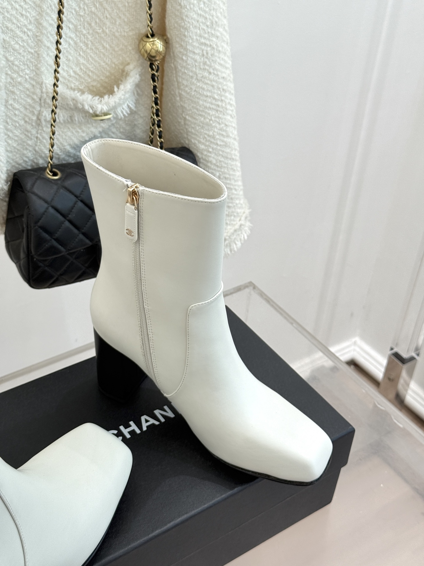 CHANE*｜小香26B新品极简 方头侧拉链粗跟短靴 极简方头勾勒利落线条 高筒靴型修饰腿型比例 粗跟稳当悄悄拔高身形 