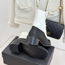 CHANE*|小香26A秋冬新品 双C菱格粗跟马丁靴短靴 香奈儿菱格马丁靴封神 双C徽标高级感拉满 菱格纹路复刻经典调性 CHANE*|小香26A秋冬新品 双C菱格粗跟马丁靴短靴 香奈儿菱格马丁靴封神 双C徽标高级感拉满 菱格纹路复刻经典调性
