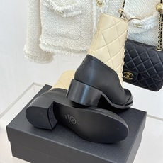 CHANE*|小香26A秋冬新品 双C菱格粗跟马丁靴短靴 香奈儿菱格马丁靴封神 双C徽标高级感拉满 菱格纹路复刻经典调性 CHANE*|小香26A秋冬新品 双C菱格粗跟马丁靴短靴 香奈儿菱格马丁靴封神 双C徽标高级感拉满 菱格纹路复刻经典调性
