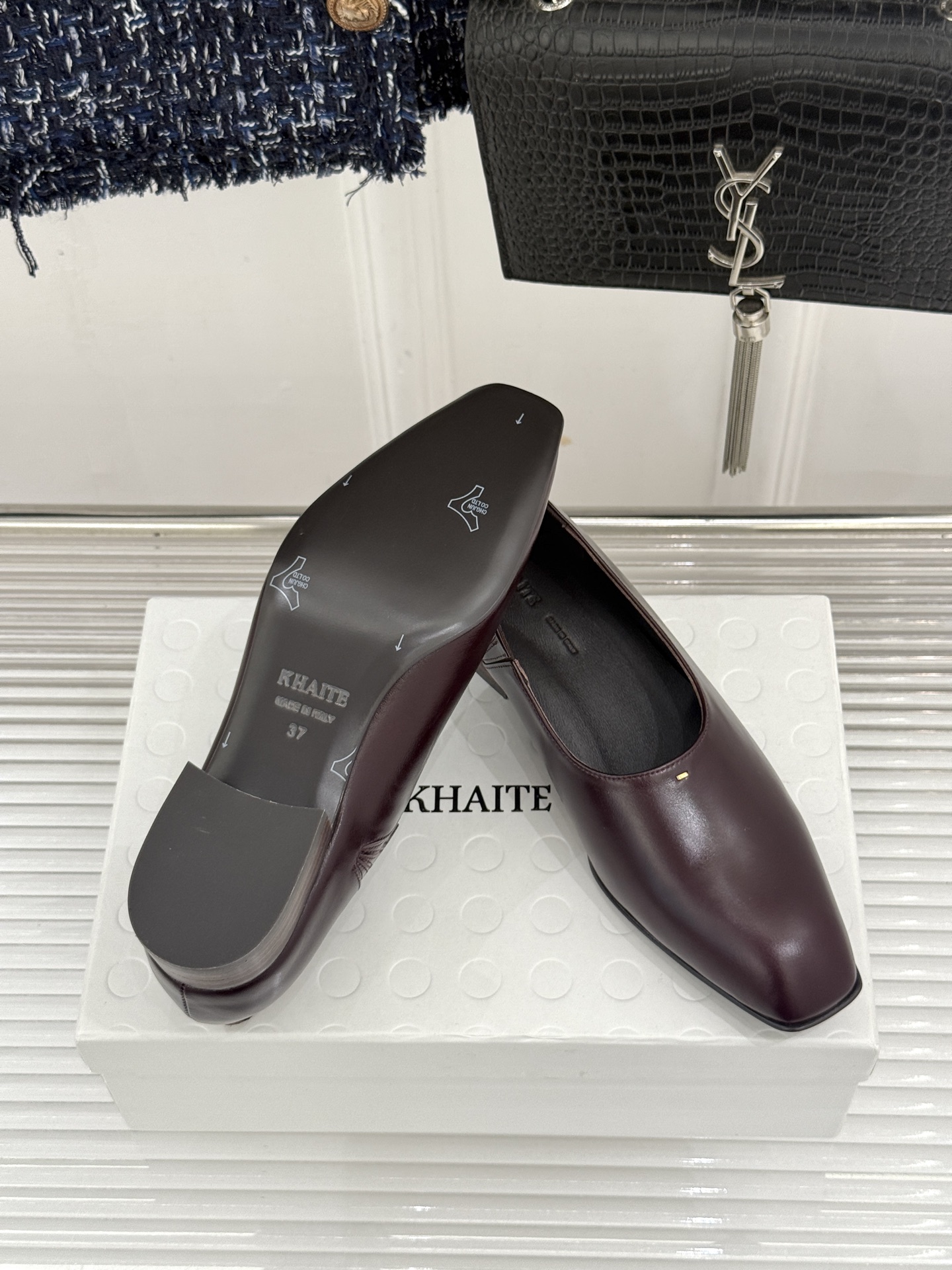 Khaite 26WF新品极简 复古粗跟皮鞋乐福鞋 极简老钱风低调显贵 皮质细腻又高级 粗跟稳当悄悄拉长腿型 小牛皮触感 Khaite 26WF新品极简 复古粗跟皮鞋乐福鞋 极简老钱风低调显贵 皮质细腻又高级 粗跟稳当悄悄拉长腿型 小牛皮触感