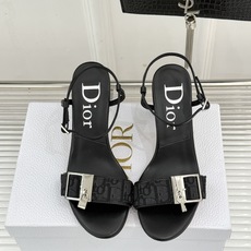 Dior/迪奥26WF新品一字带 字母织带金属扣粗跟凉鞋拖鞋 字母织带搭金属扣饰 一字带版型超显瘦 粗跟稳当又显高 拖鞋 Dior/迪奥26WF新品一字带 字母织带金属扣粗跟凉鞋拖鞋 字母织带搭金属扣饰 一字带版型超显瘦 粗跟稳当又显高 拖鞋