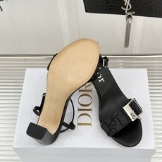 Dior/迪奥26WF新品一字带 字母织带金属扣粗跟凉鞋拖鞋 字母织带搭金属扣饰 一字带版型超显瘦 粗跟稳当又显高 拖鞋 Dior/迪奥26WF新品一字带 字母织带金属扣粗跟凉鞋拖鞋 字母织带搭金属扣饰 一字带版型超显瘦 粗跟稳当又显高 拖鞋