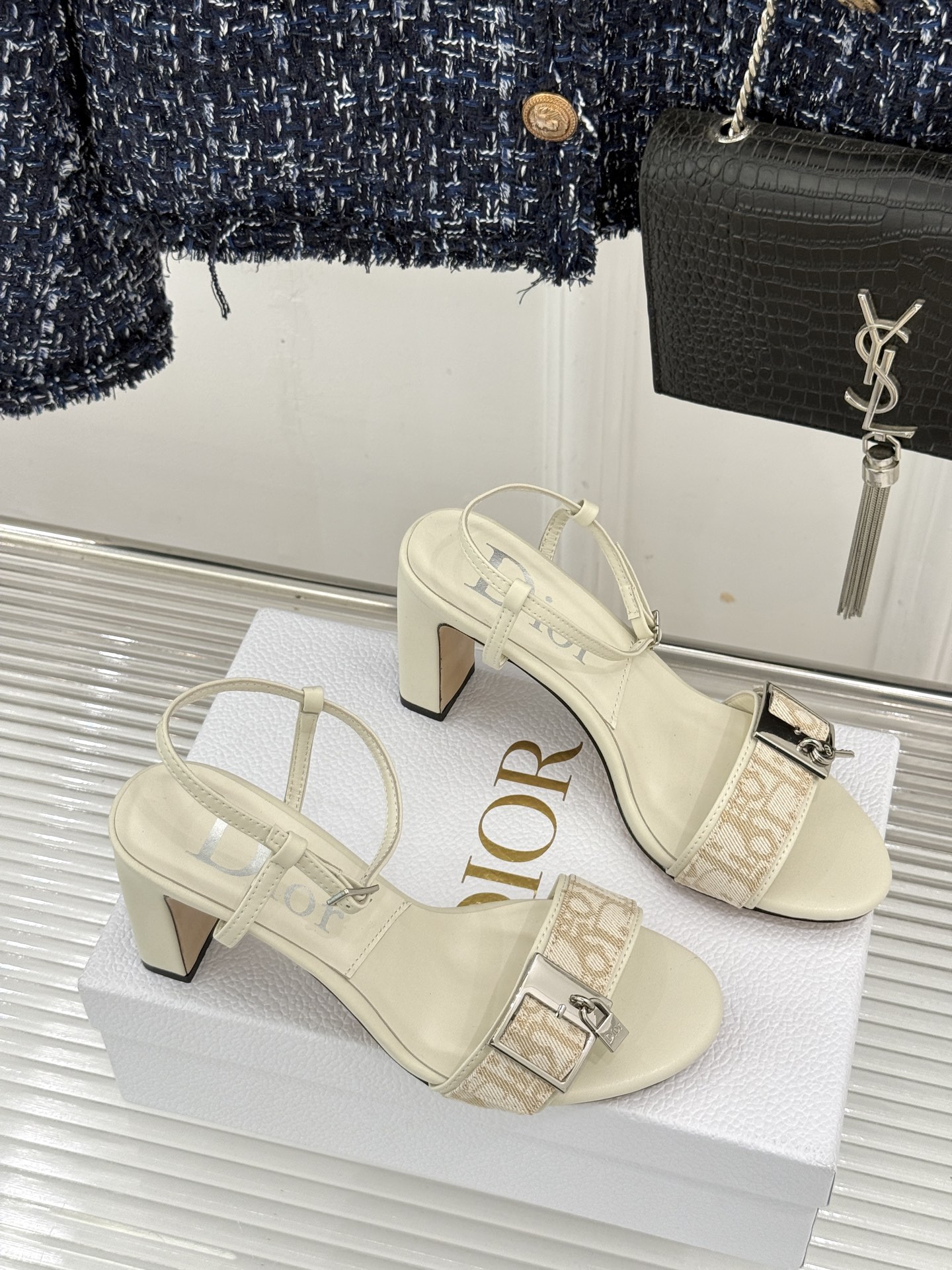Dior/迪奥26WF新品一字带 字母织带金属扣粗跟凉鞋拖鞋 字母织带搭金属扣饰 一字带版型超显瘦 粗跟稳当又显高 拖鞋