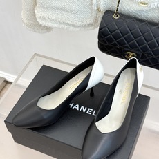 CHANE*|小香26A新品拼色 双C尖头高跟鞋 双C扣精致又夺目 经典米黑撞色设计 上脚秒变纤细漫画脚型 显瘦效果直接 CHANE*|小香26A新品拼色 双C尖头高跟鞋 双C扣精致又夺目 经典米黑撞色设计 上脚秒变纤细漫画脚型 显瘦效果直接