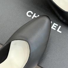 CHANE*|小香26A新品拼色 双C尖头高跟鞋 双C扣精致又夺目 经典米黑撞色设计 上脚秒变纤细漫画脚型 显瘦效果直接 CHANE*|小香26A新品拼色 双C尖头高跟鞋 双C扣精致又夺目 经典米黑撞色设计 上脚秒变纤细漫画脚型 显瘦效果直接