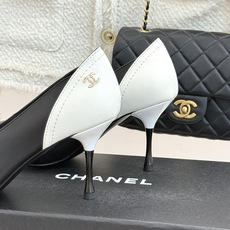 CHANE*|小香26A新品拼色 双C尖头高跟鞋 双C扣精致又夺目 经典米黑撞色设计 上脚秒变纤细漫画脚型 显瘦效果直接 CHANE*|小香26A新品拼色 双C尖头高跟鞋 双C扣精致又夺目 经典米黑撞色设计 上脚秒变纤细漫画脚型 显瘦效果直接
