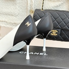 CHANE*|小香26A新品拼色 双C尖头高跟鞋 双C扣精致又夺目 经典米黑撞色设计 上脚秒变纤细漫画脚型 显瘦效果直接 CHANE*|小香26A新品拼色 双C尖头高跟鞋 双C扣精致又夺目 经典米黑撞色设计 上脚秒变纤细漫画脚型 显瘦效果直接