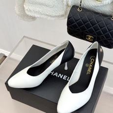 CHANE*|小香26A新品拼色 双C尖头高跟鞋 双C扣精致又夺目 经典米黑撞色设计 上脚秒变纤细漫画脚型 显瘦效果直接 CHANE*|小香26A新品拼色 双C尖头高跟鞋 双C扣精致又夺目 经典米黑撞色设计 上脚秒变纤细漫画脚型 显瘦效果直接