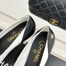 CHANE*|小香26A新品拼色 双C尖头高跟鞋 双C扣精致又夺目 经典米黑撞色设计 上脚秒变纤细漫画脚型 显瘦效果直接 CHANE*|小香26A新品拼色 双C尖头高跟鞋 双C扣精致又夺目 经典米黑撞色设计 上脚秒变纤细漫画脚型 显瘦效果直接