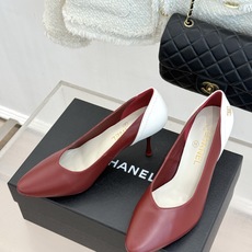 CHANE*|小香26A新品拼色 双C尖头高跟鞋 双C扣精致又夺目 经典米黑撞色设计 上脚秒变纤细漫画脚型 显瘦效果直接 CHANE*|小香26A新品拼色 双C尖头高跟鞋 双C扣精致又夺目 经典米黑撞色设计 上脚秒变纤细漫画脚型 显瘦效果直接