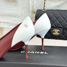 CHANE*|小香26A新品拼色 双C尖头高跟鞋 双C扣精致又夺目 经典米黑撞色设计 上脚秒变纤细漫画脚型 显瘦效果直接 CHANE*|小香26A新品拼色 双C尖头高跟鞋 双C扣精致又夺目 经典米黑撞色设计 上脚秒变纤细漫画脚型 显瘦效果直接