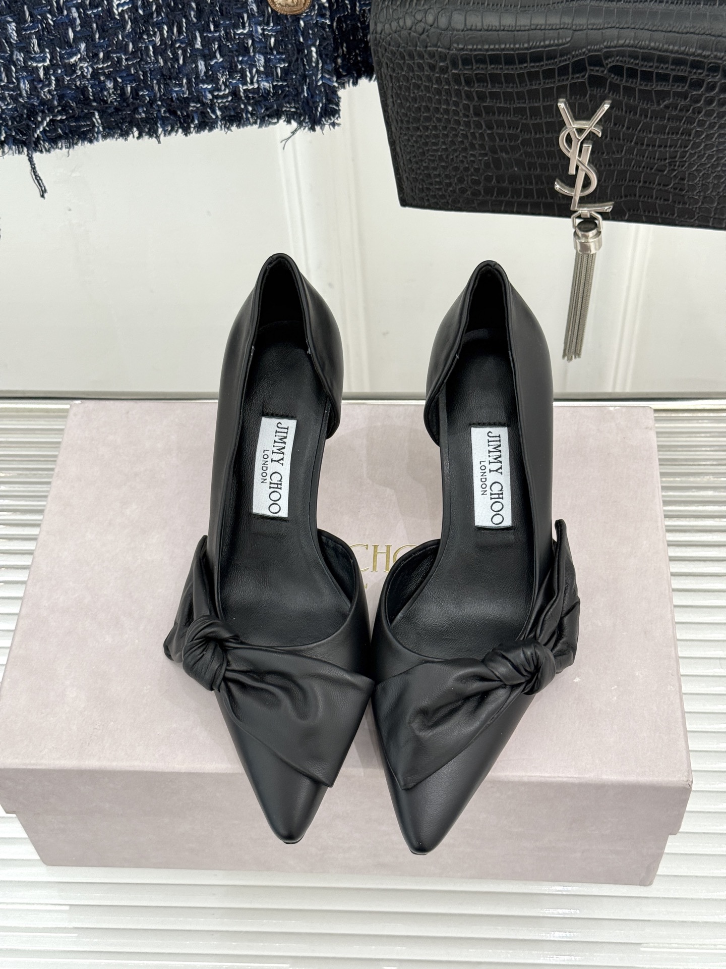 Jimmy Choo/吉米周26WF新品 尖头蝴蝶结侧空高跟凉鞋 缎面蝴蝶结柔润有光泽 侧空设计显脚纤瘦 细跟稳当显腿长