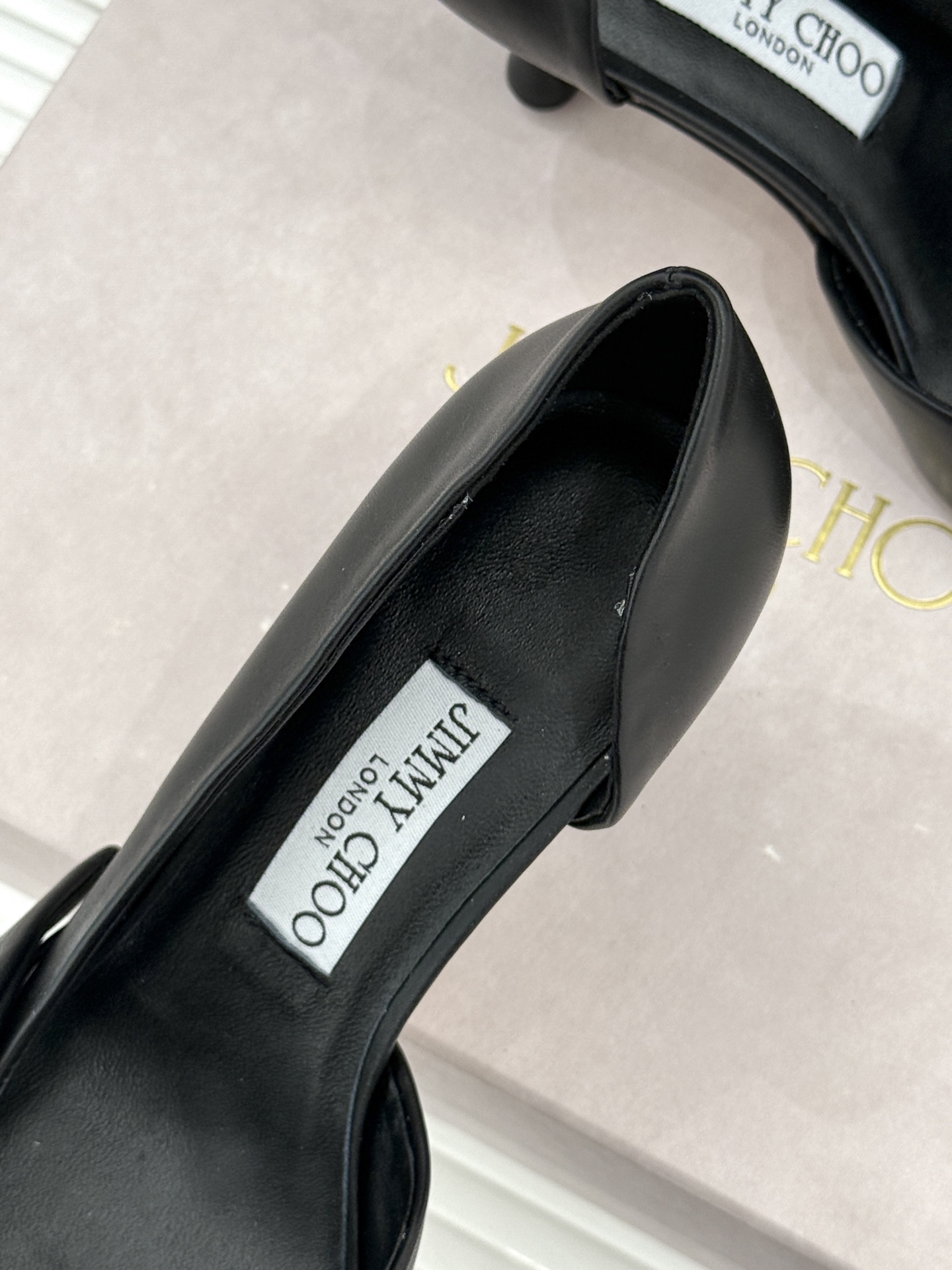 Jimmy Choo/吉米周26WF新品 尖头蝴蝶结侧空高跟凉鞋 缎面蝴蝶结柔润有光泽 侧空设计显脚纤瘦 细跟稳当显腿长
