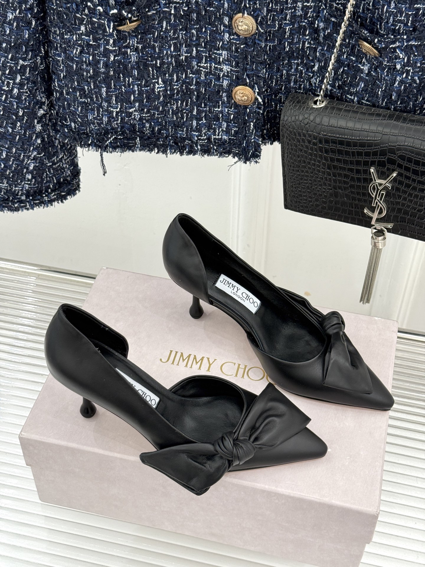 Jimmy Choo/吉米周26WF新品 尖头蝴蝶结侧空高跟凉鞋 缎面蝴蝶结柔润有光泽 侧空设计显脚纤瘦 细跟稳当显腿长
