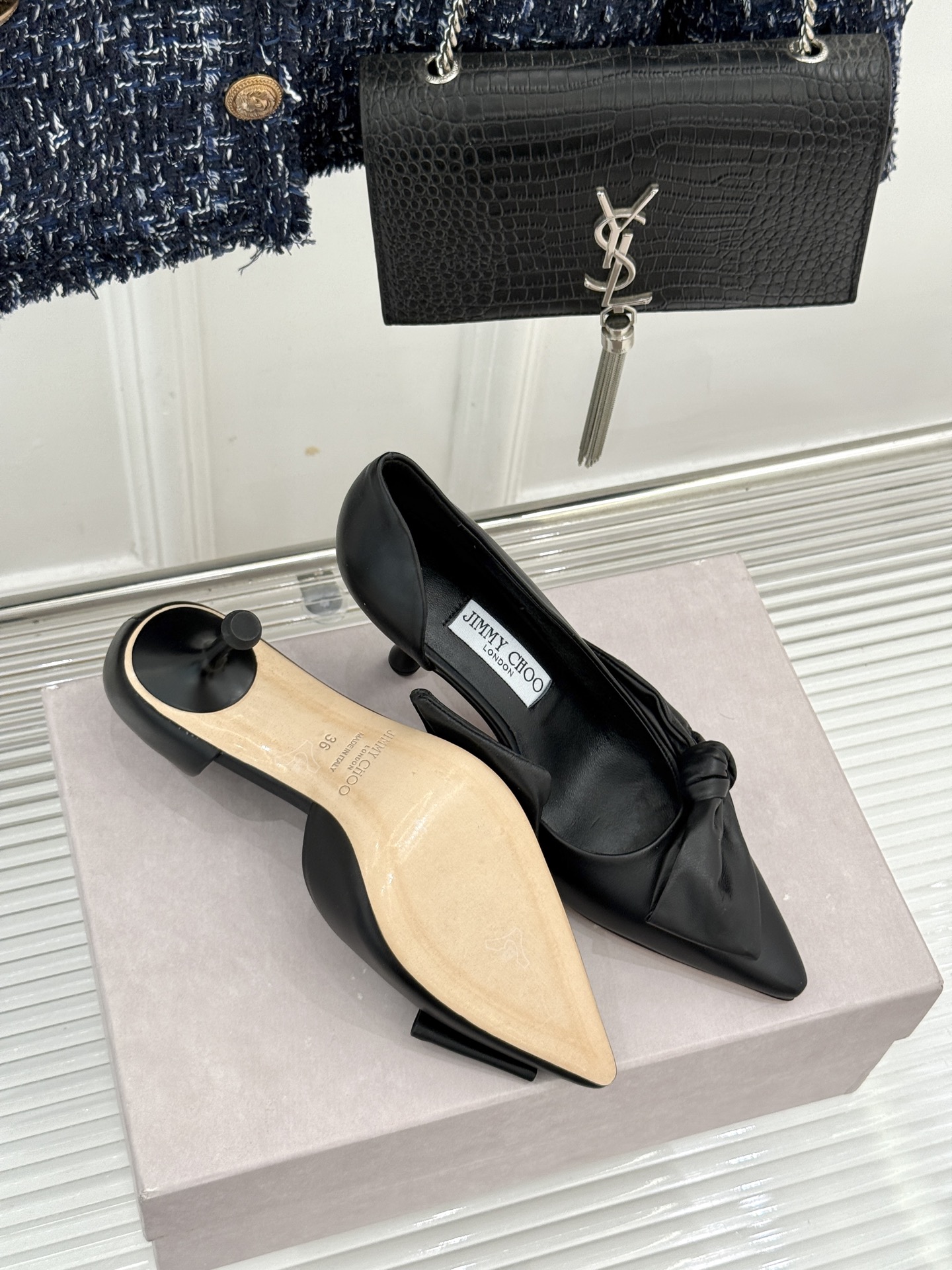 Jimmy Choo/吉米周26WF新品 尖头蝴蝶结侧空高跟凉鞋 缎面蝴蝶结柔润有光泽 侧空设计显脚纤瘦 细跟稳当显腿长