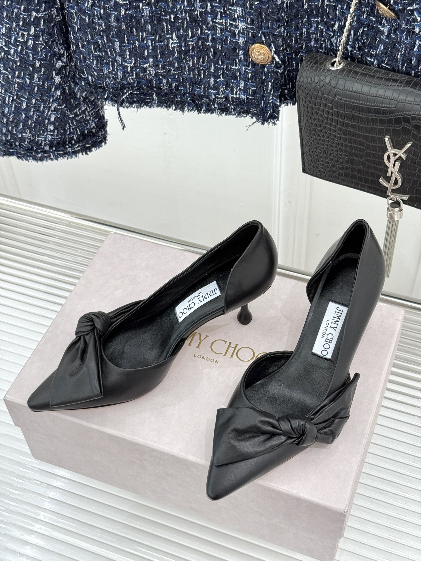 Jimmy Choo/吉米周26WF新品 尖头蝴蝶结侧空高跟凉鞋 缎面蝴蝶结柔润有光泽 侧空设计显脚纤瘦 细跟稳当显腿长