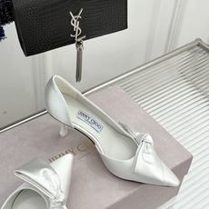 Jimmy Choo/吉米周26WF新品 尖头蝴蝶结侧空高跟凉鞋 缎面蝴蝶结柔润有光泽 侧空设计显脚纤瘦 细跟稳当显腿长 Jimmy Choo/吉米周26WF新品 尖头蝴蝶结侧空高跟凉鞋 缎面蝴蝶结柔润有光泽 侧空设计显脚纤瘦 细跟稳当显腿长