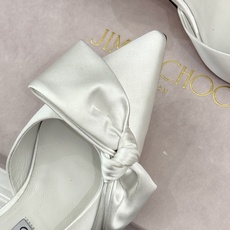 Jimmy Choo/吉米周26WF新品 尖头蝴蝶结侧空高跟凉鞋 缎面蝴蝶结柔润有光泽 侧空设计显脚纤瘦 细跟稳当显腿长 Jimmy Choo/吉米周26WF新品 尖头蝴蝶结侧空高跟凉鞋 缎面蝴蝶结柔润有光泽 侧空设计显脚纤瘦 细跟稳当显腿长