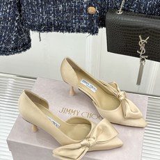Jimmy Choo/吉米周26WF新品 尖头蝴蝶结侧空高跟凉鞋 缎面蝴蝶结柔润有光泽 侧空设计显脚纤瘦 细跟稳当显腿长 Jimmy Choo/吉米周26WF新品 尖头蝴蝶结侧空高跟凉鞋 缎面蝴蝶结柔润有光泽 侧空设计显脚纤瘦 细跟稳当显腿长