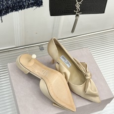 Jimmy Choo/吉米周26WF新品 尖头蝴蝶结侧空高跟凉鞋 缎面蝴蝶结柔润有光泽 侧空设计显脚纤瘦 细跟稳当显腿长 Jimmy Choo/吉米周26WF新品 尖头蝴蝶结侧空高跟凉鞋 缎面蝴蝶结柔润有光泽 侧空设计显脚纤瘦 细跟稳当显腿长