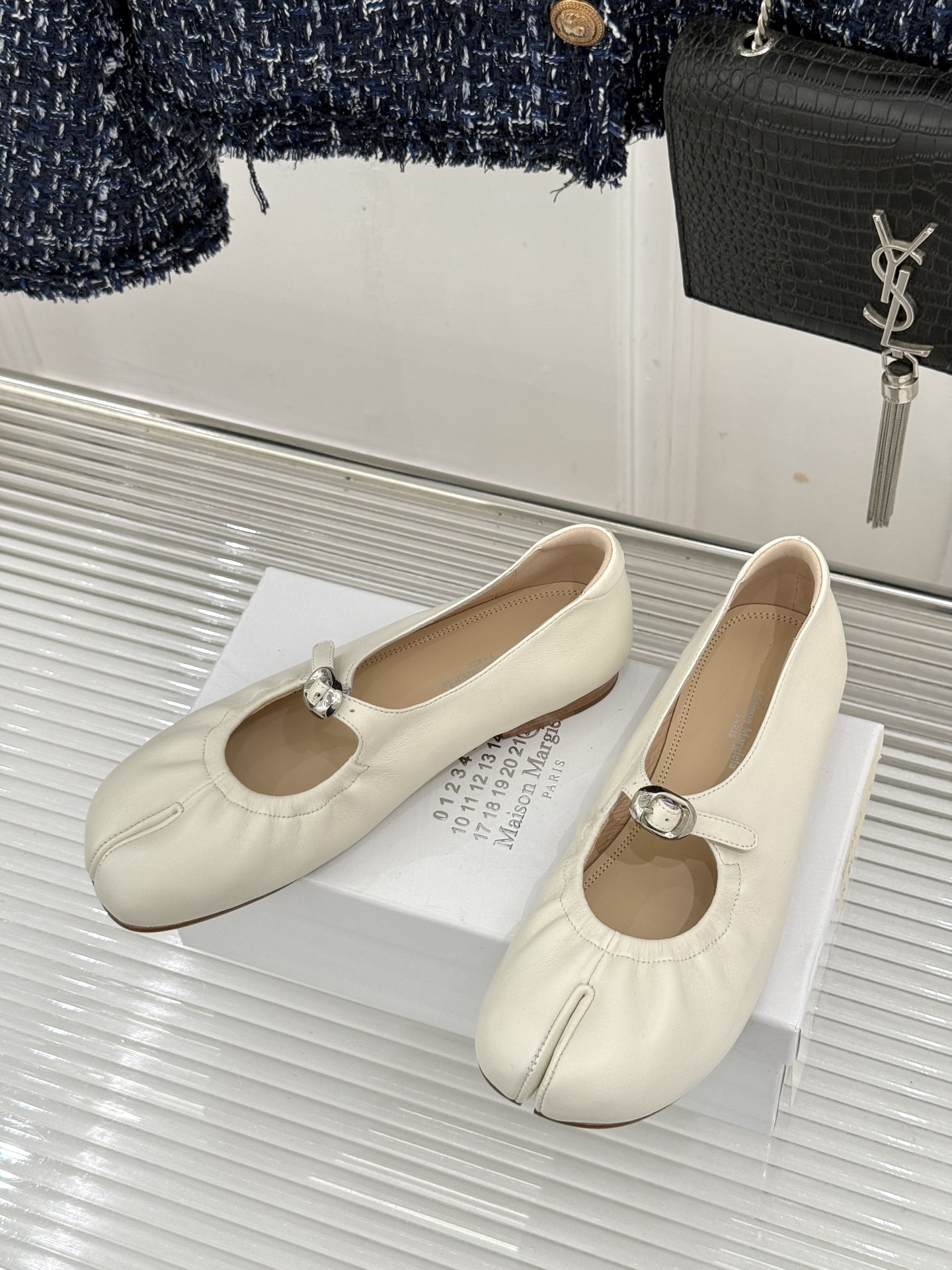 MaisonMargiela｜MM6马吉拉 复古分趾玛丽珍鞋 谁懂马吉拉这双的魅力 复古分趾玛丽珍鞋型 招牌分趾灵魂设计