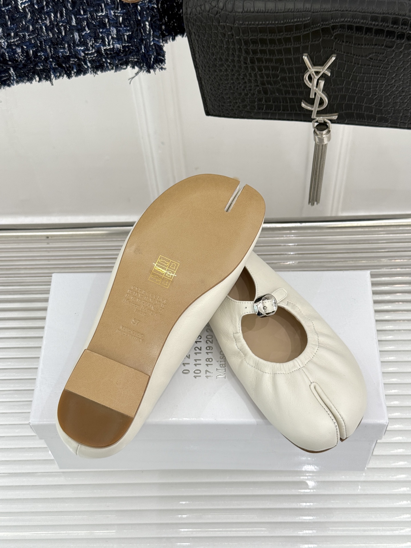 MaisonMargiela｜MM6马吉拉 复古分趾玛丽珍鞋 谁懂马吉拉这双的魅力 复古分趾玛丽珍鞋型 招牌分趾灵魂设计